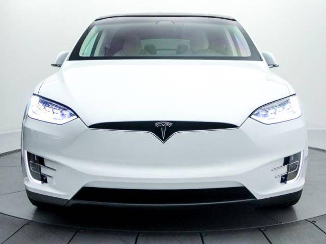 2018 Tesla Model X 5YJXCBE22JF089598