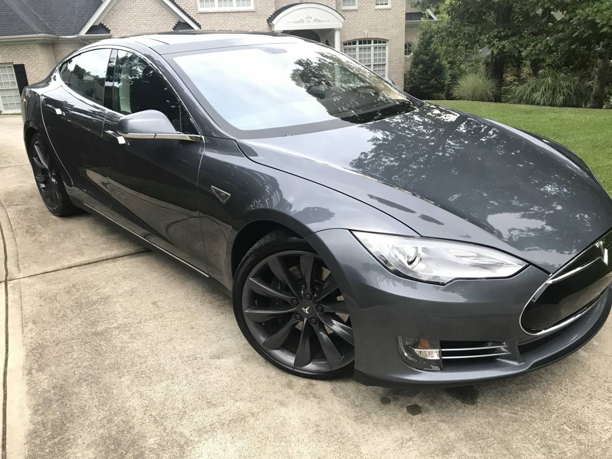 2013 Tesla Model S 5YJSA1CP1DFP17423