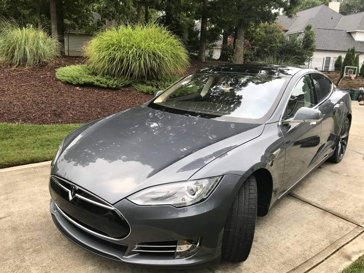 2013 Tesla Model S 5YJSA1CP1DFP17423