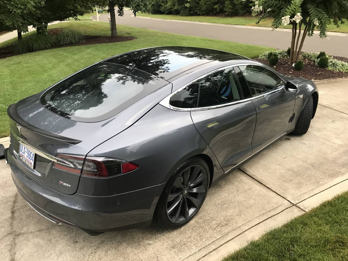 2013 Tesla Model S 5YJSA1CP1DFP17423