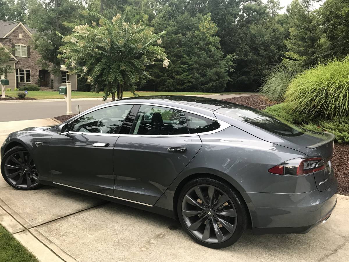 2013 Tesla Model S 5YJSA1CP1DFP17423