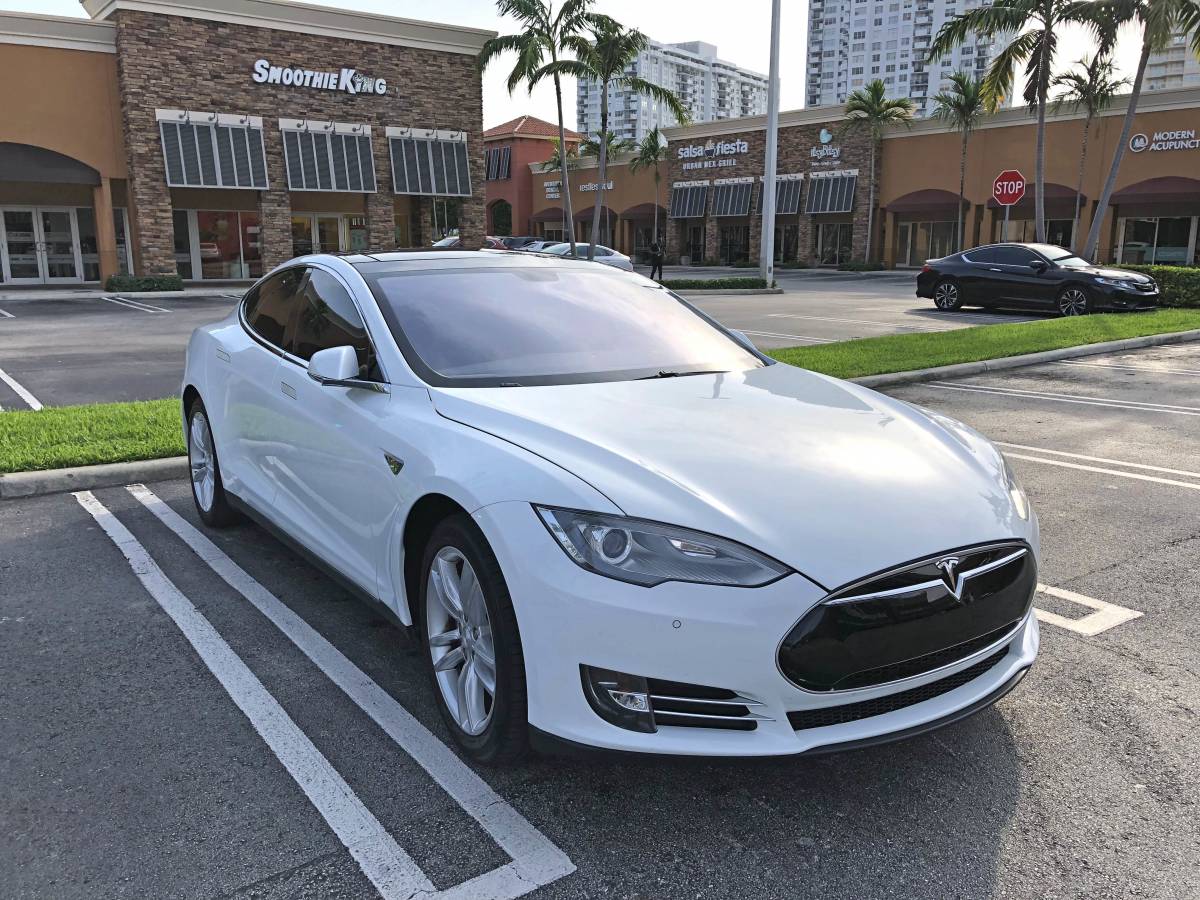 2014 Tesla Model S 5YJSA1S1XEFP30637