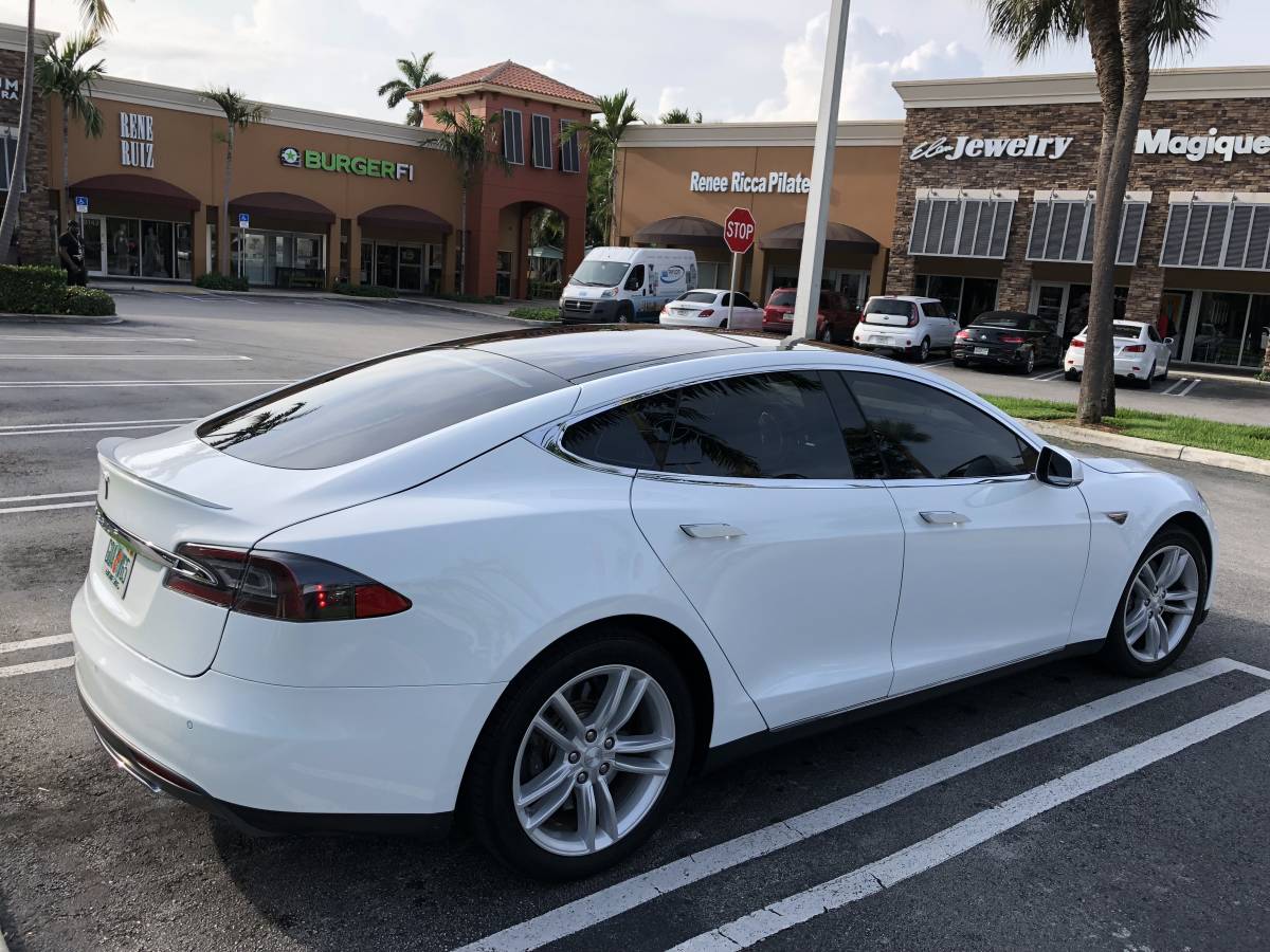 2014 Tesla Model S 5YJSA1S1XEFP30637