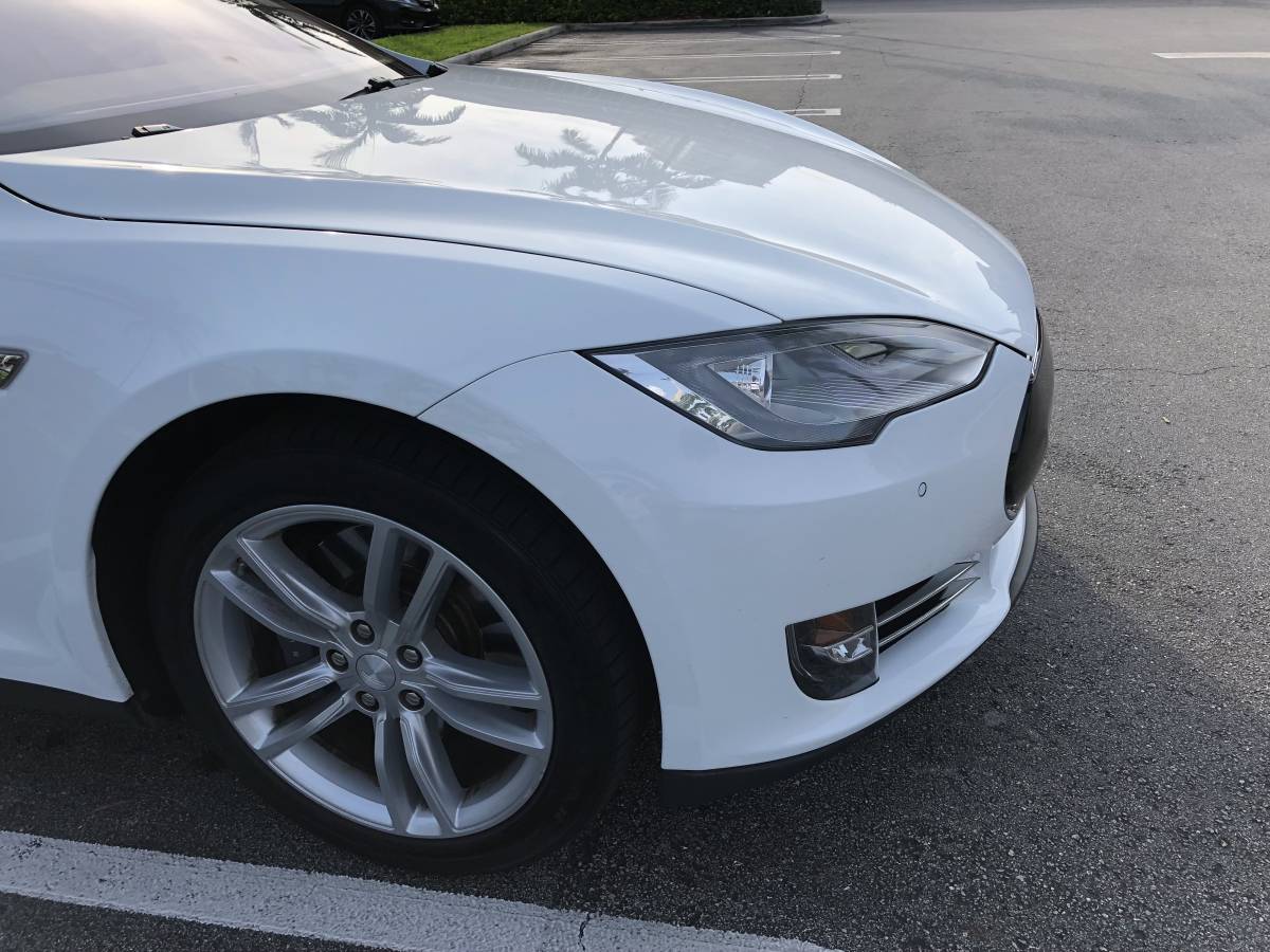 2014 Tesla Model S 5YJSA1S1XEFP30637