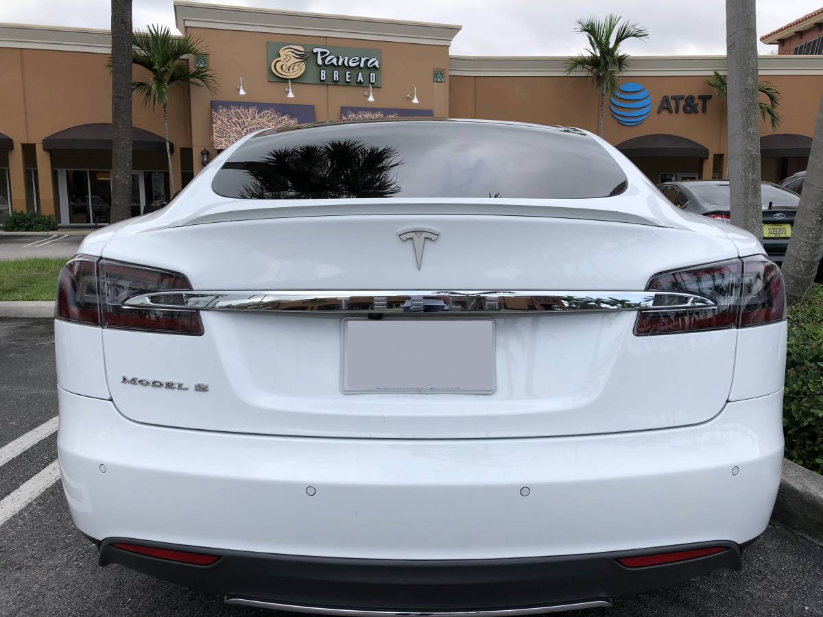 2014 Tesla Model S 5YJSA1S1XEFP30637