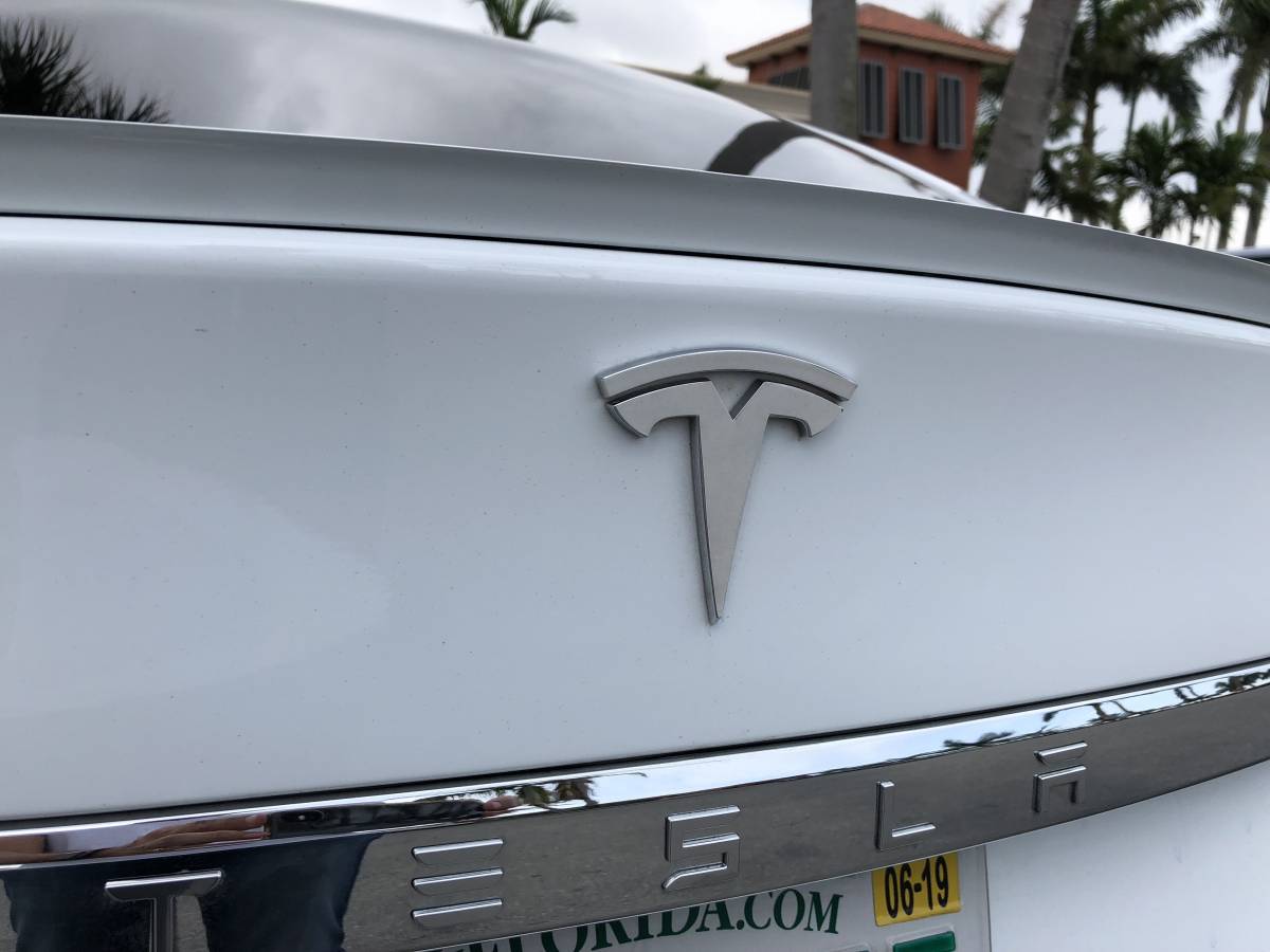 2014 Tesla Model S 5YJSA1S1XEFP30637