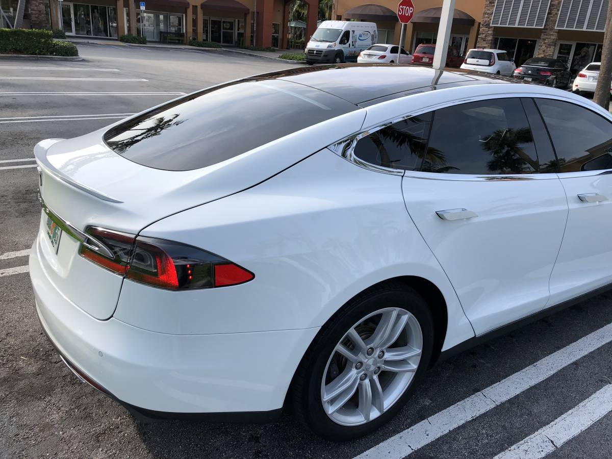 2014 Tesla Model S 5YJSA1S1XEFP30637