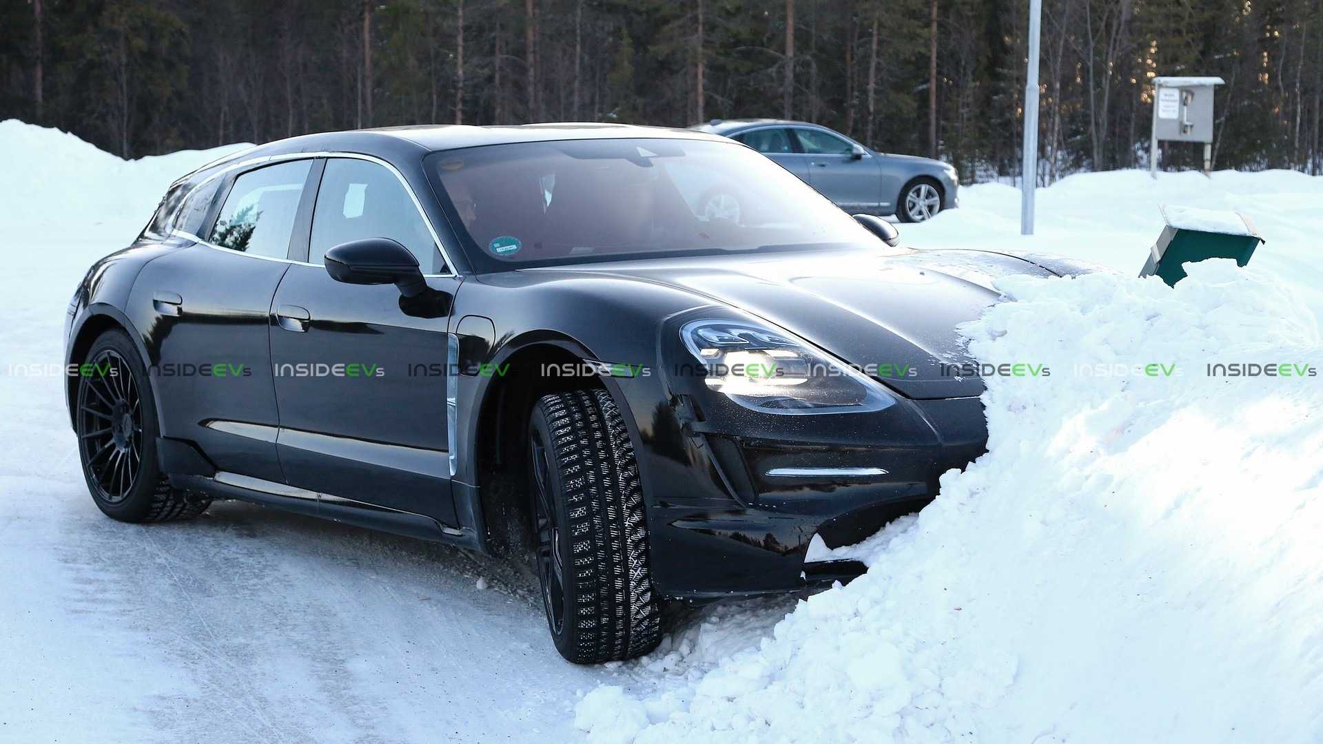 Porsche Taycan Snow