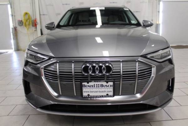 2019 Audi e-tron WA1LAAGE6KB011040