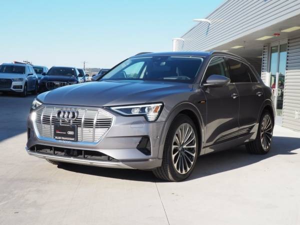 2019 Audi e-tron WA1VAAGE8KB010447