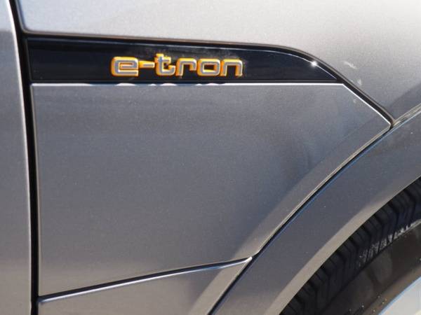 2019 Audi e-tron WA1VAAGE8KB010447