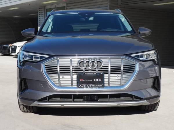 2019 Audi e-tron WA1VAAGE8KB010447