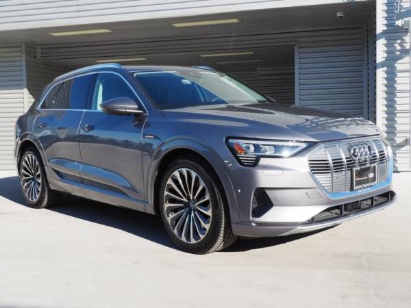 2019 Audi e-tron WA1VAAGE8KB010447