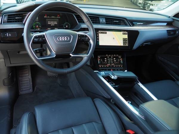 2019 Audi e-tron WA1VAAGE8KB010447