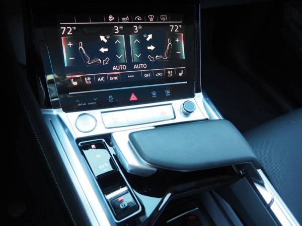 2019 Audi e-tron WA1VAAGE8KB010447