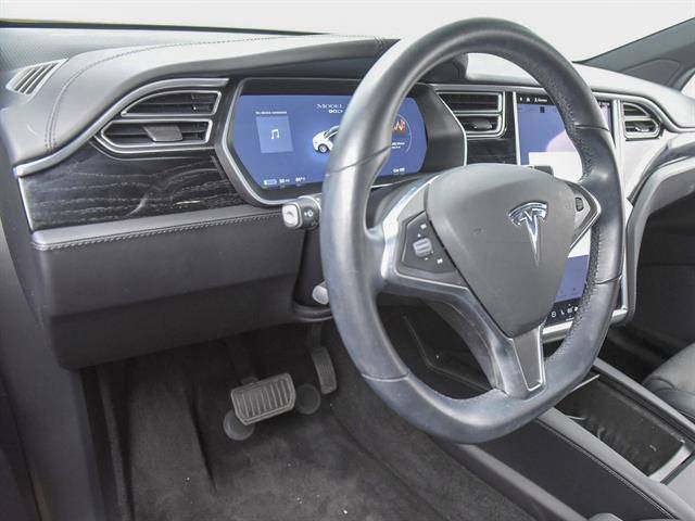 2016 Tesla Model X 5YJXCBE27GF016574