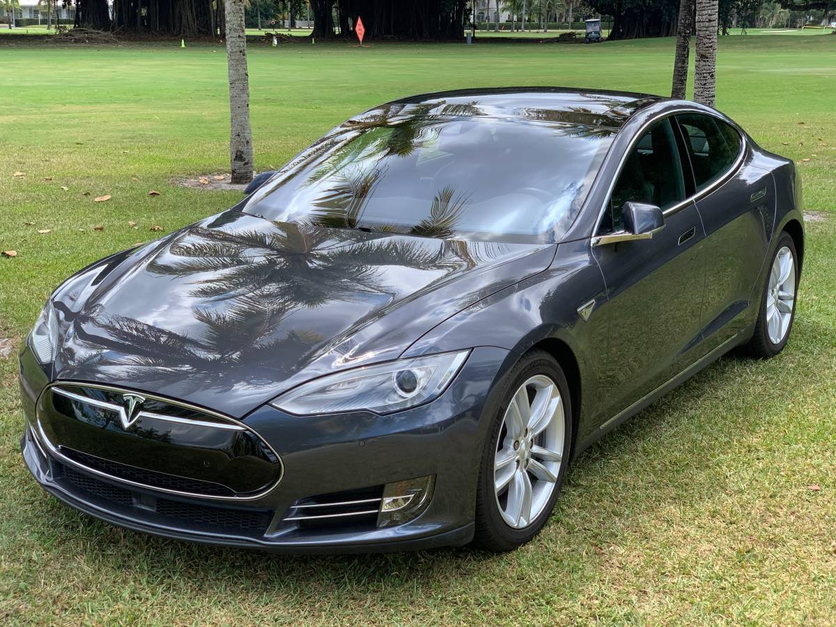 2016 Tesla Model S 5YJSA1E11GF130586