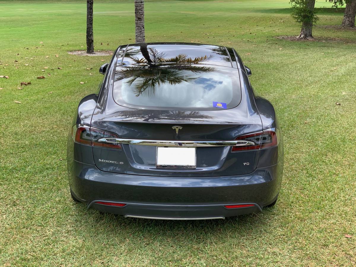 2016 Tesla Model S 5YJSA1E11GF130586