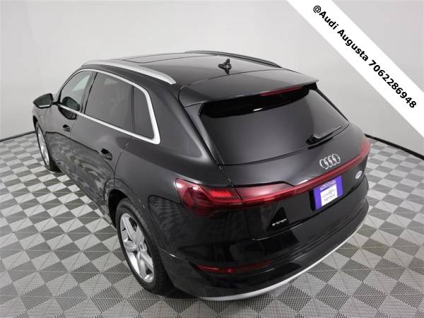 2019 Audi e-tron WA1LAAGE3KB008984