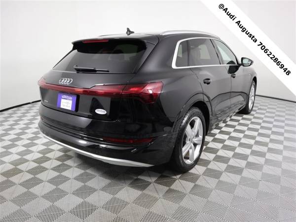 2019 Audi e-tron WA1LAAGE3KB008984