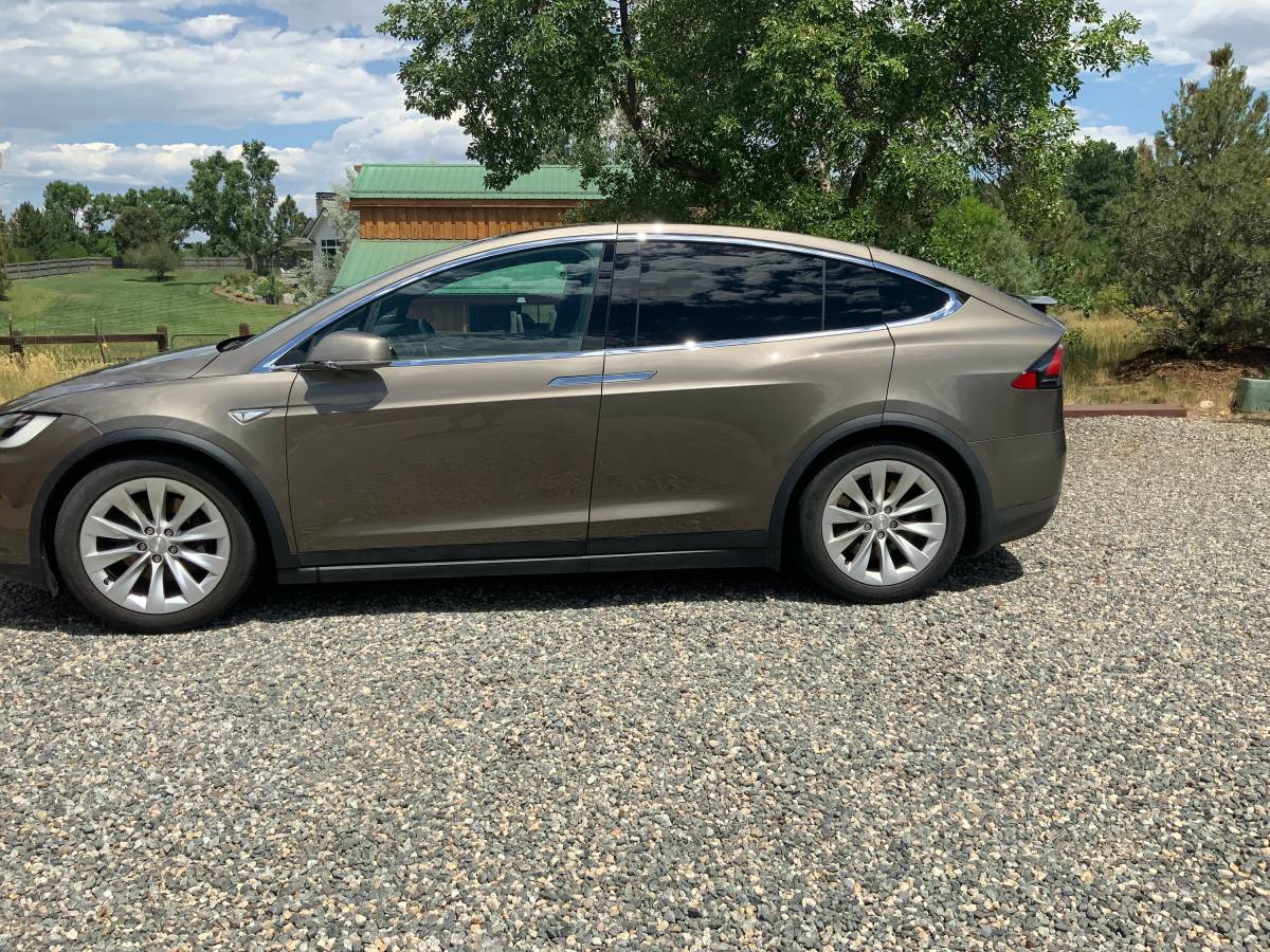 2016 Tesla Model X 5YJXCAE28GF004587