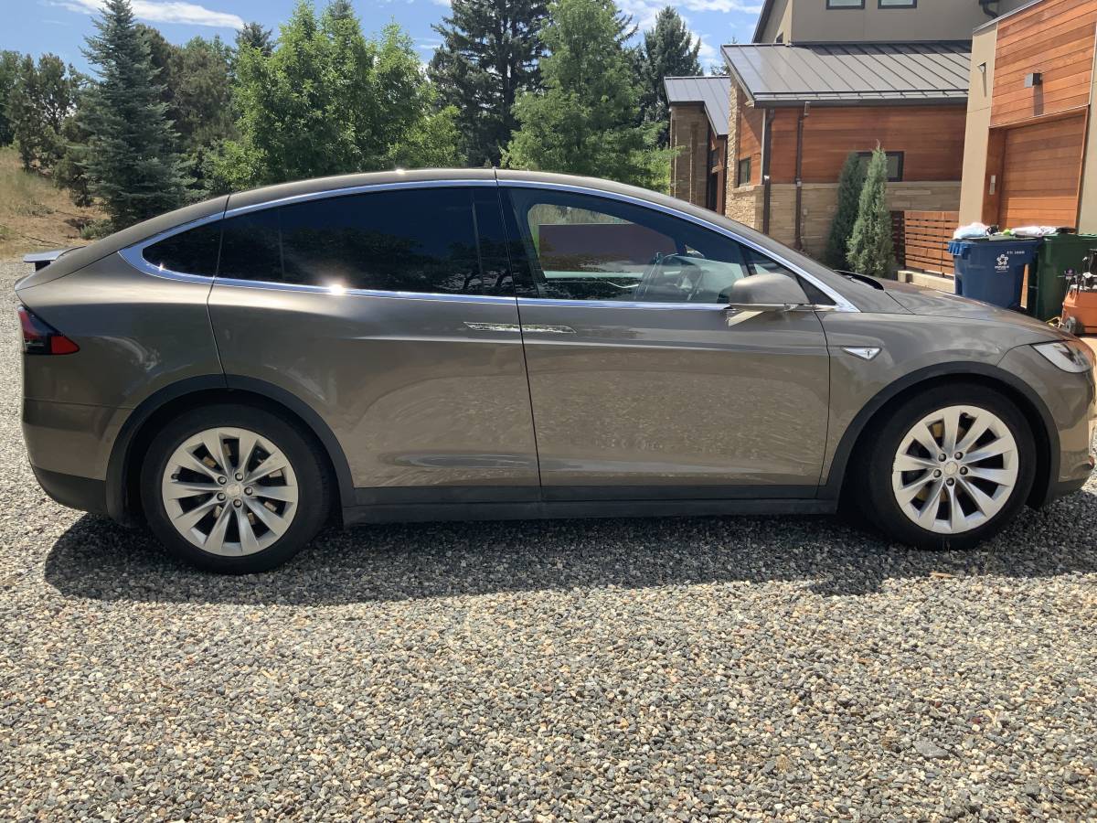 2016 Tesla Model X 5YJXCAE28GF004587