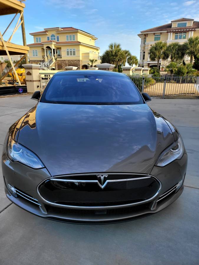 2015 Tesla Model S 5YJSA1H42FF095822