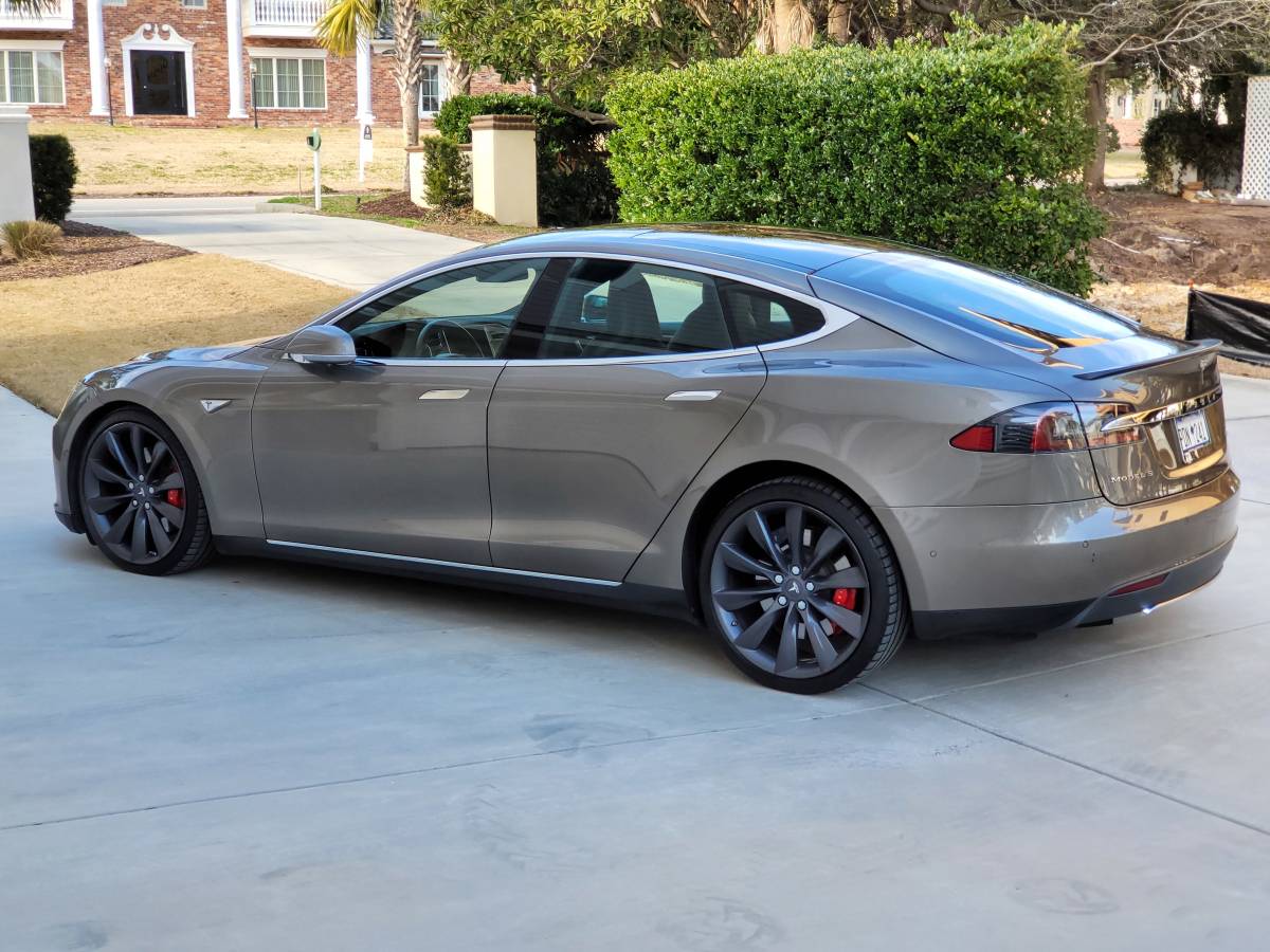 2015 Tesla Model S 5YJSA1H42FF095822