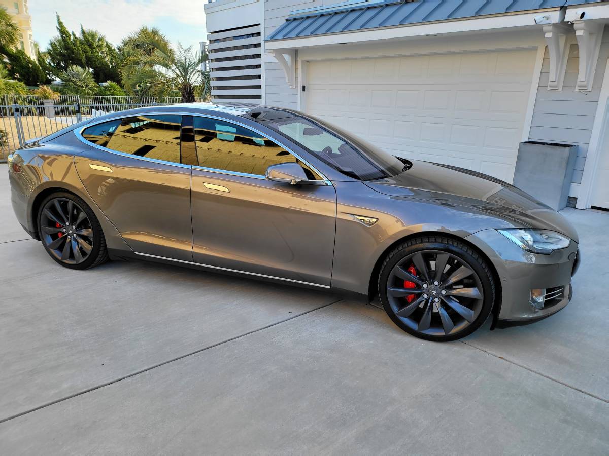 2015 Tesla Model S 5YJSA1H42FF095822