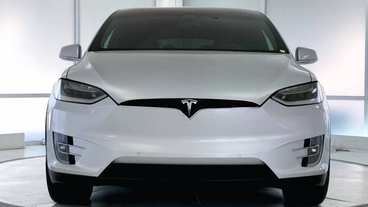 2018 Tesla Model X 5YJXCBE24JF110581