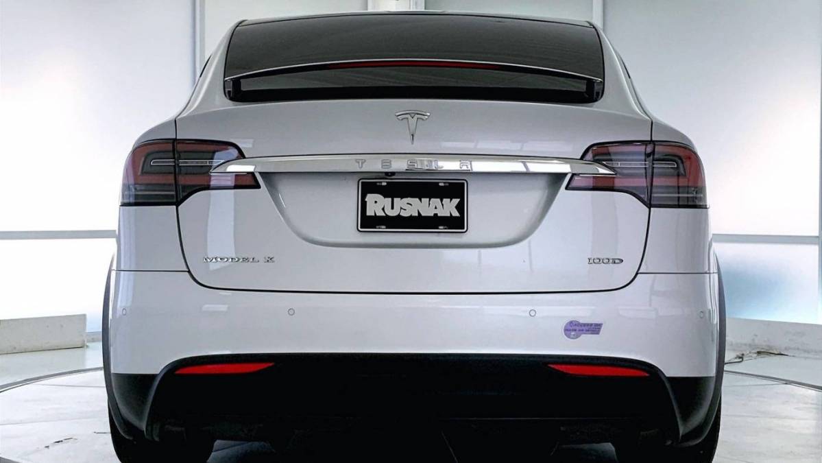 2018 Tesla Model X 5YJXCBE24JF110581