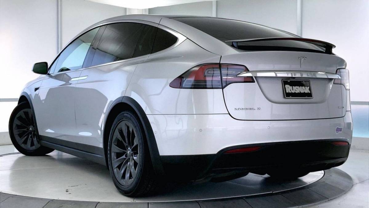 2018 Tesla Model X 5YJXCBE24JF110581