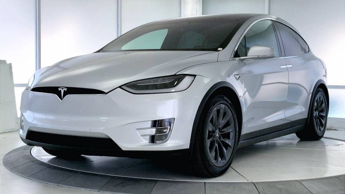 2018 Tesla Model X 5YJXCBE24JF110581