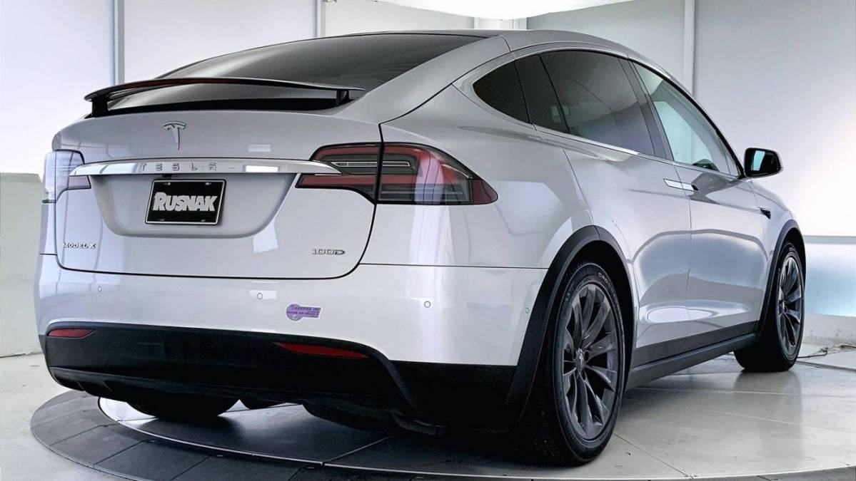 2018 Tesla Model X 5YJXCBE24JF110581