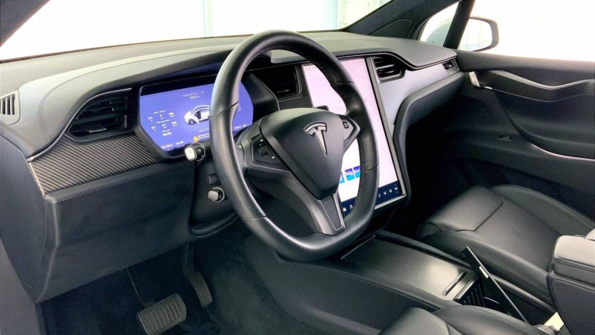 2018 Tesla Model X 5YJXCBE24JF110581