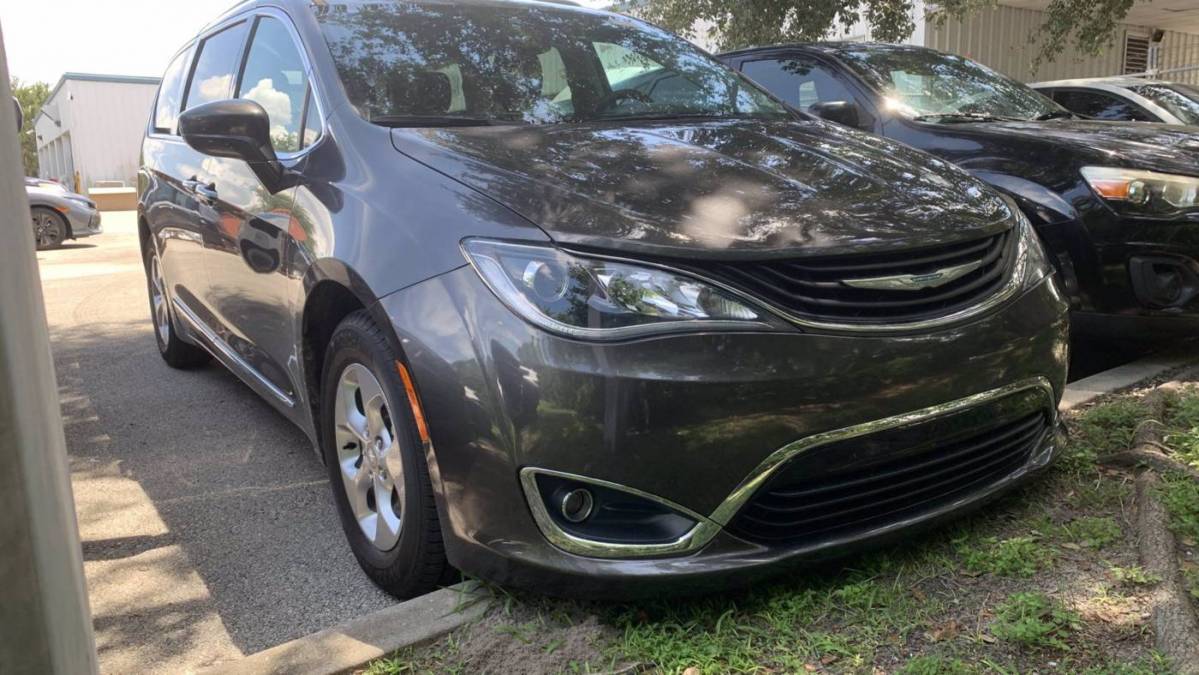 2018 Chrysler Pacifica Hybrid 2C4RC1L75JR157656