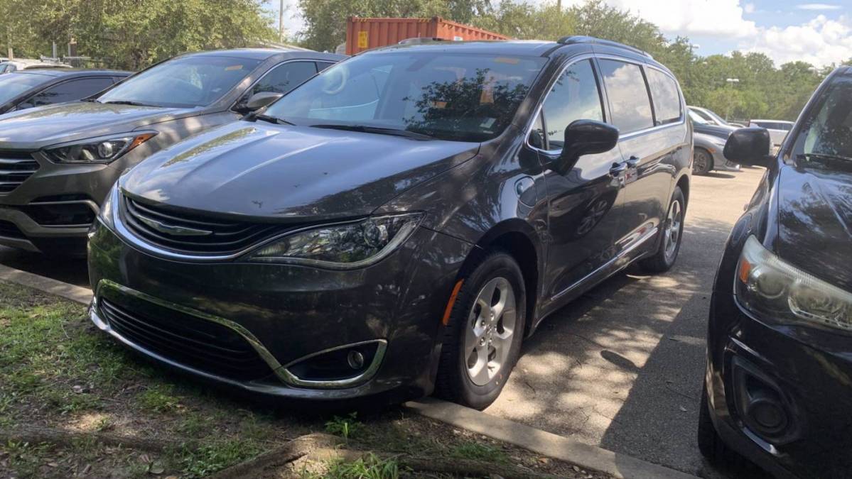 2018 Chrysler Pacifica Hybrid 2C4RC1L75JR157656