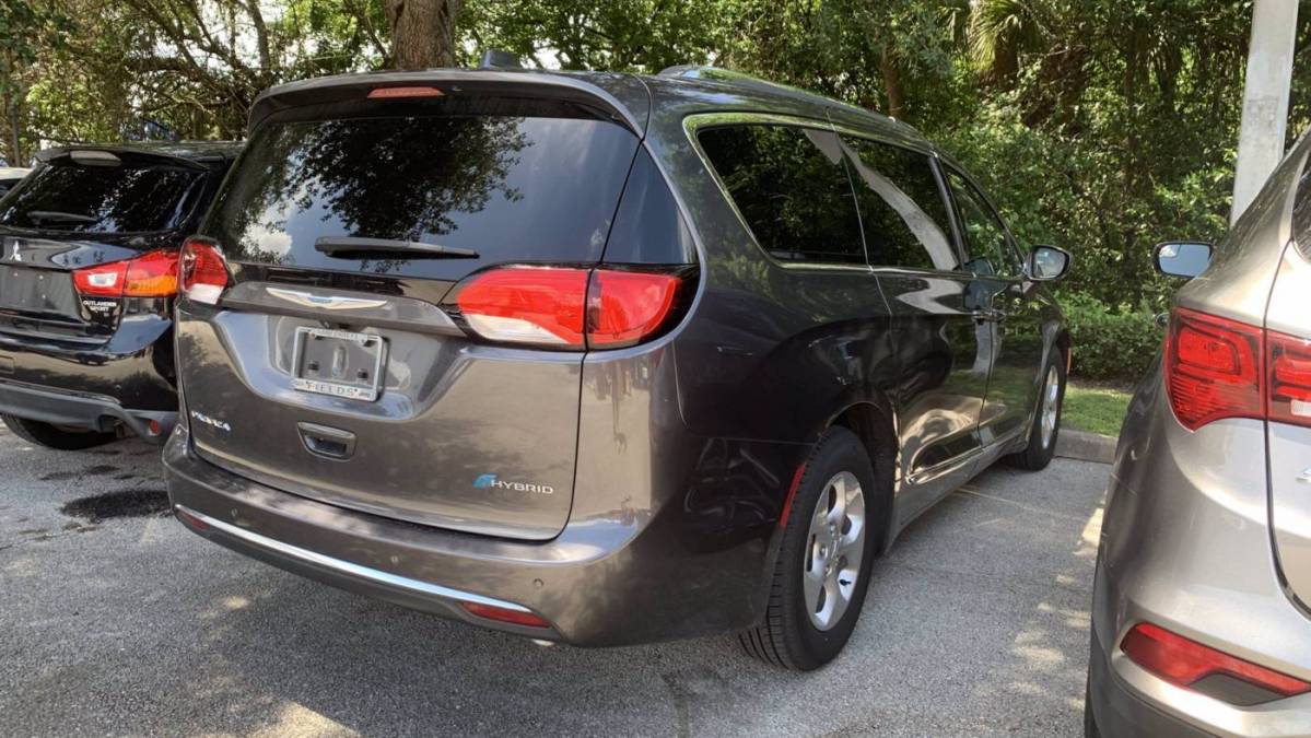 2018 Chrysler Pacifica Hybrid 2C4RC1L75JR157656