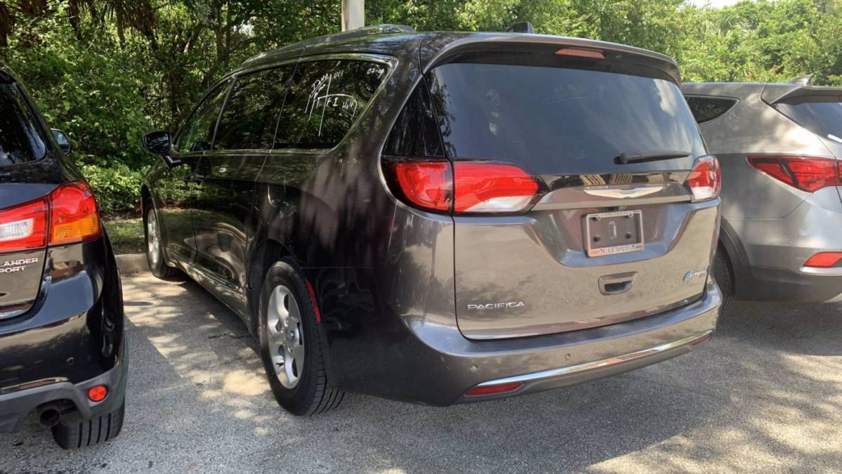 2018 Chrysler Pacifica Hybrid 2C4RC1L75JR157656