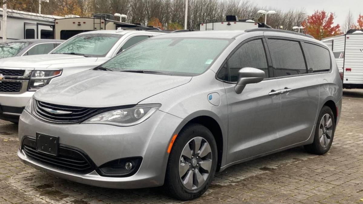 2018 Chrysler Pacifica Hybrid 2C4RC1L7XJR359313