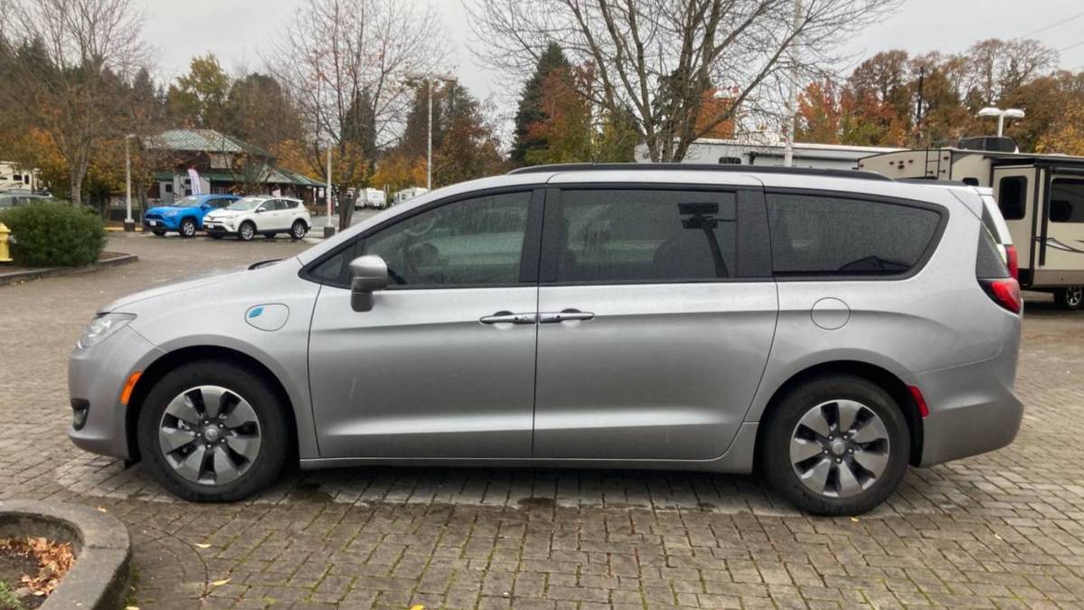 2018 Chrysler Pacifica Hybrid 2C4RC1L7XJR359313