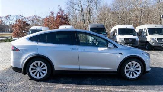 2017 Tesla Model X 5YJXCDE21HF044044