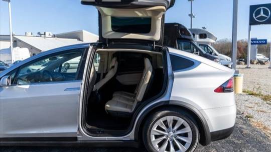 2017 Tesla Model X 5YJXCDE21HF044044