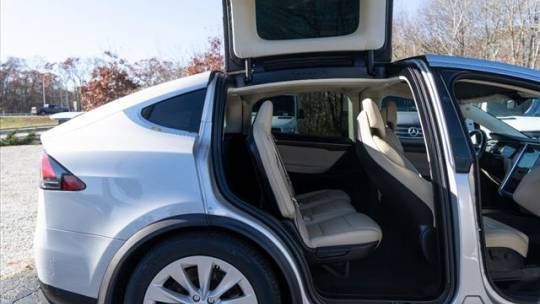 2017 Tesla Model X 5YJXCDE21HF044044