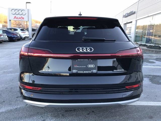 2021 Audi e-tron WA1LAAGE2MB005920