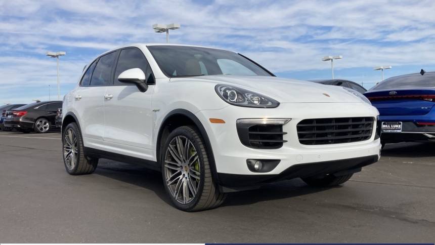 2017 Porsche Cayenne WP1AE2A26HLA70306