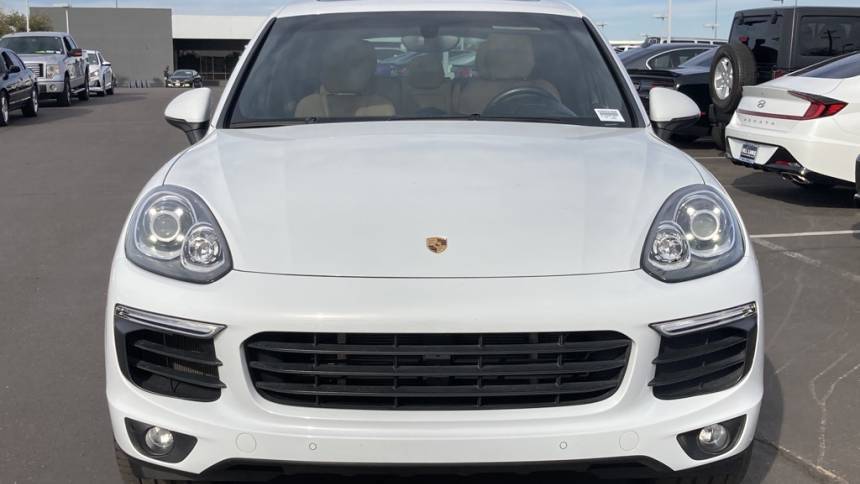 2017 Porsche Cayenne WP1AE2A26HLA70306