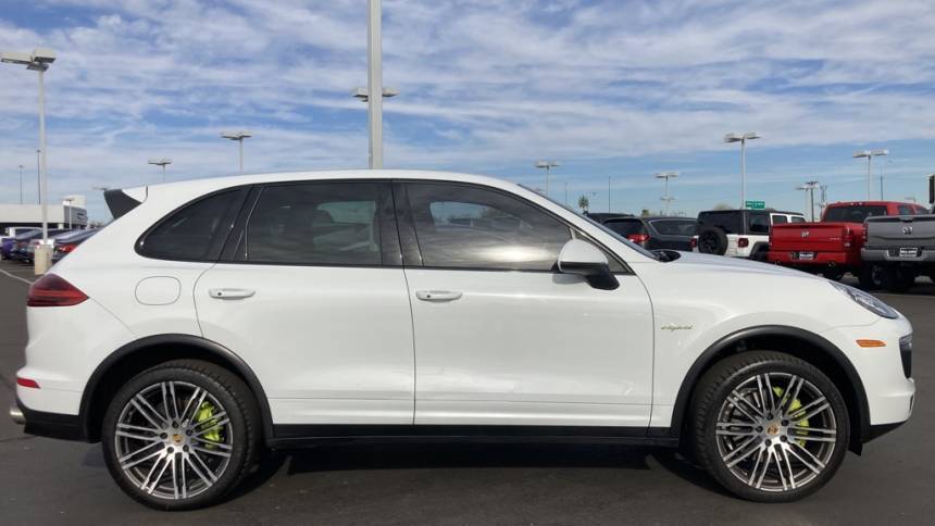 2017 Porsche Cayenne WP1AE2A26HLA70306