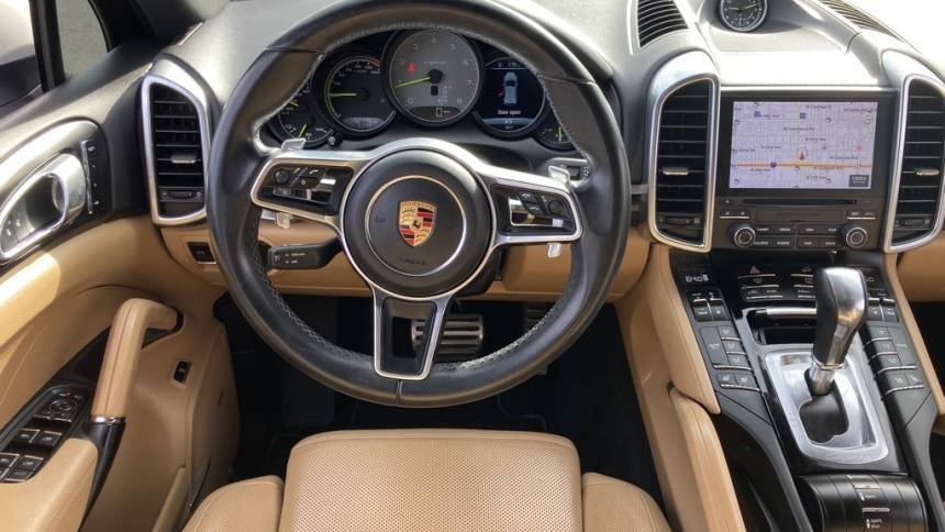 2017 Porsche Cayenne WP1AE2A26HLA70306