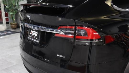 2018 Tesla Model X 5YJXCDE20JF137319